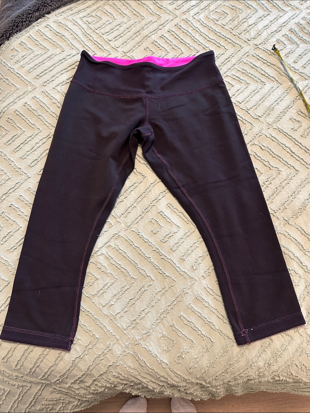 lululemon athletica Black/Hot Pink reversible crops